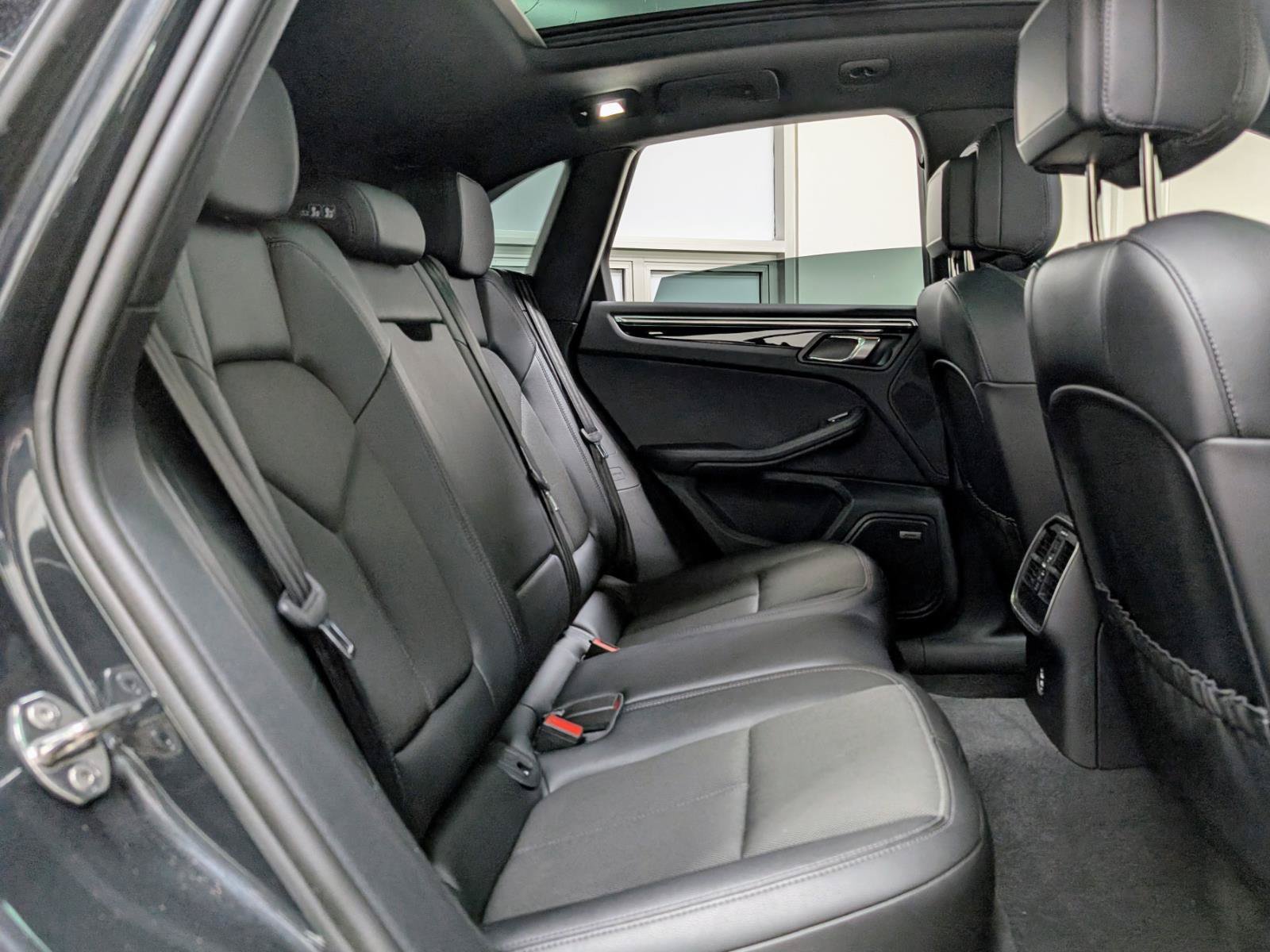 Used 2024 Porsche Macan AWD/4WD image 23