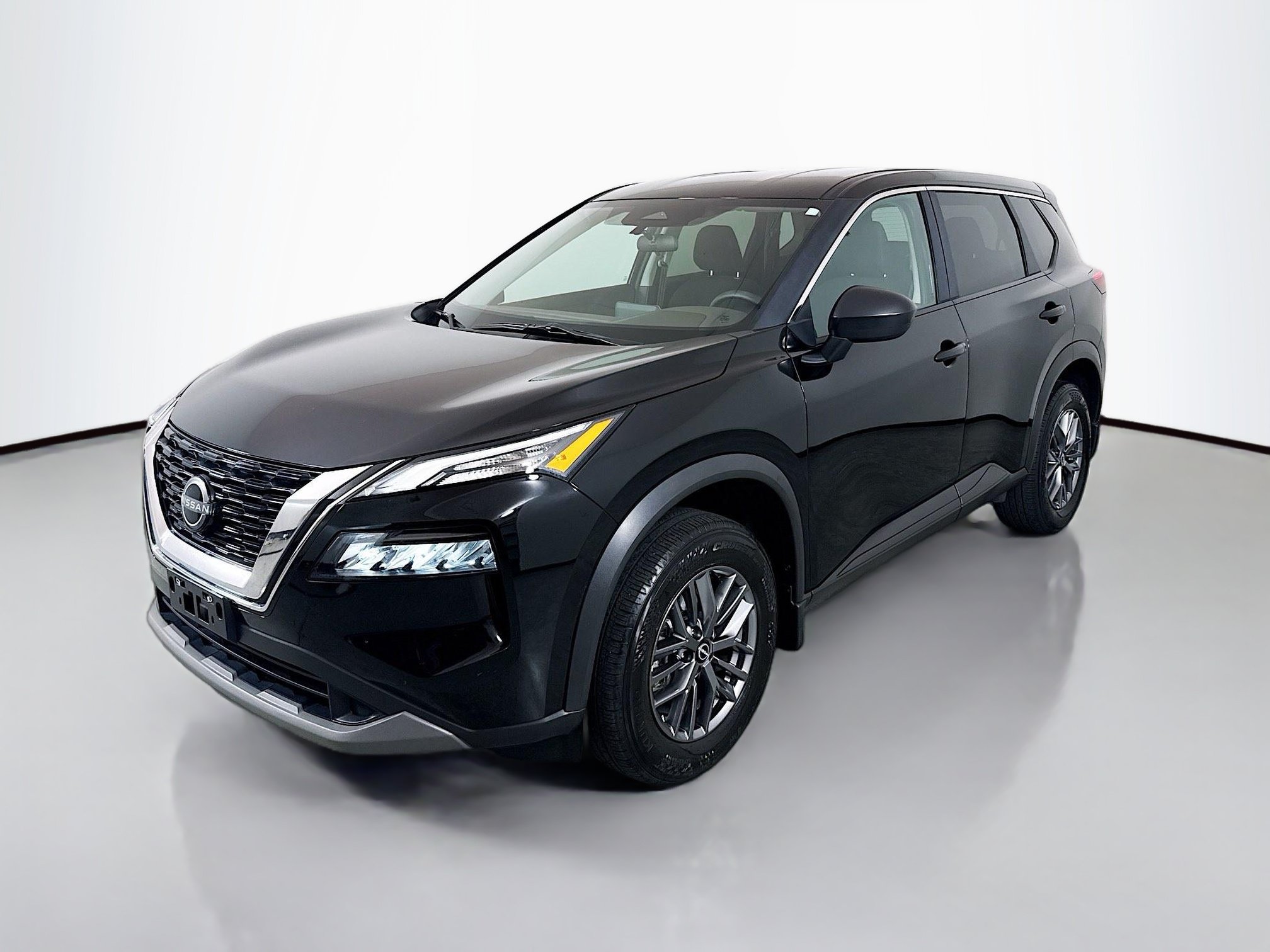 Used 2023 Nissan Rogue S AWD/4WD image 3