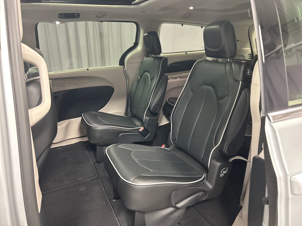 Used 2024 Chrysler Pacifica Limited image 24
