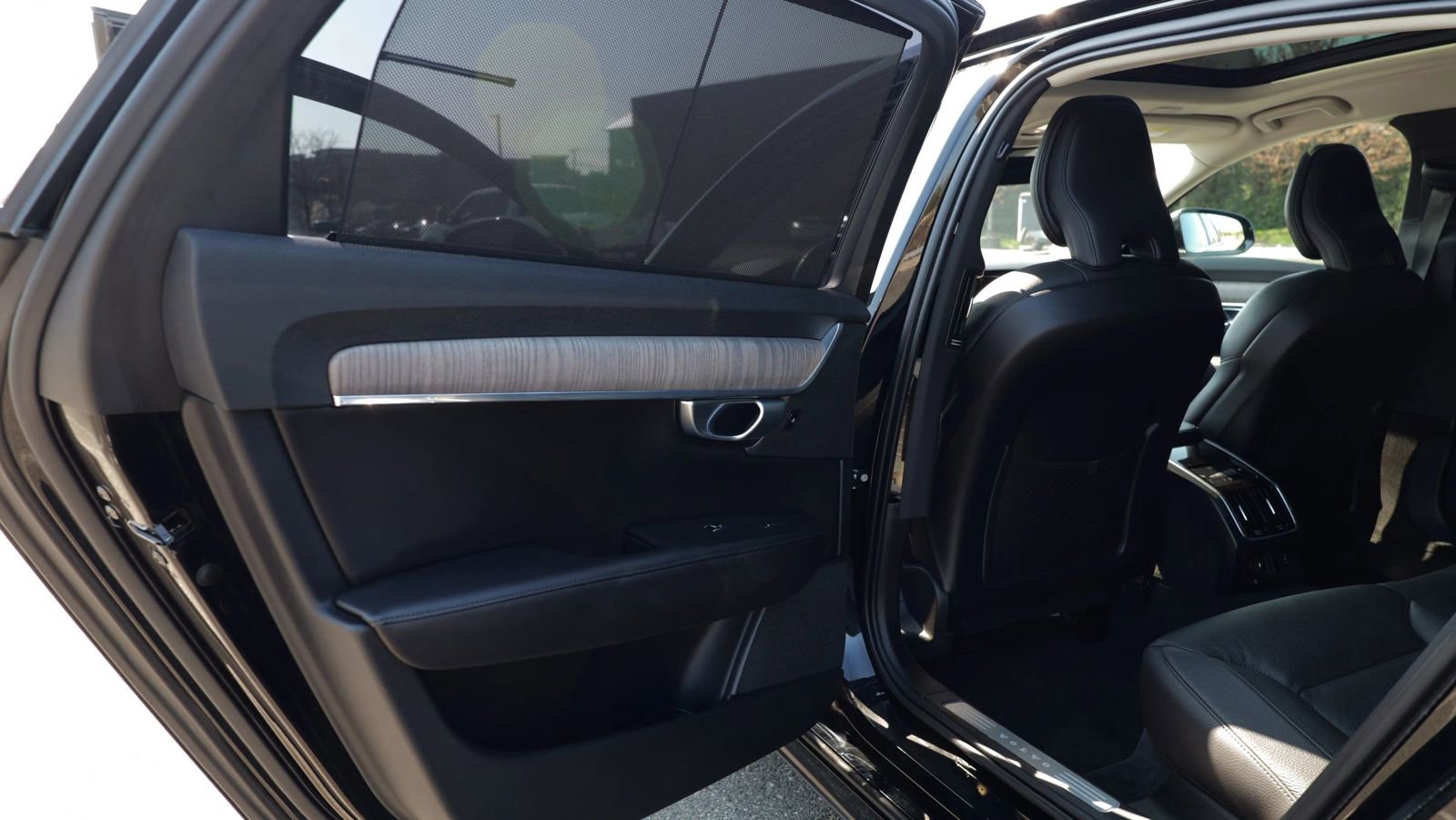 Used 2023 Volvo S90 B6 Plus image 26