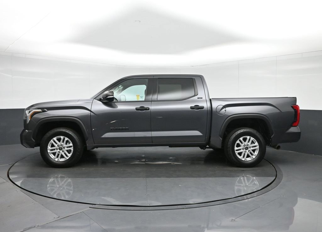 Used 2022 Toyota Tundra SR5 w/ SR5 Convenience Package image 4