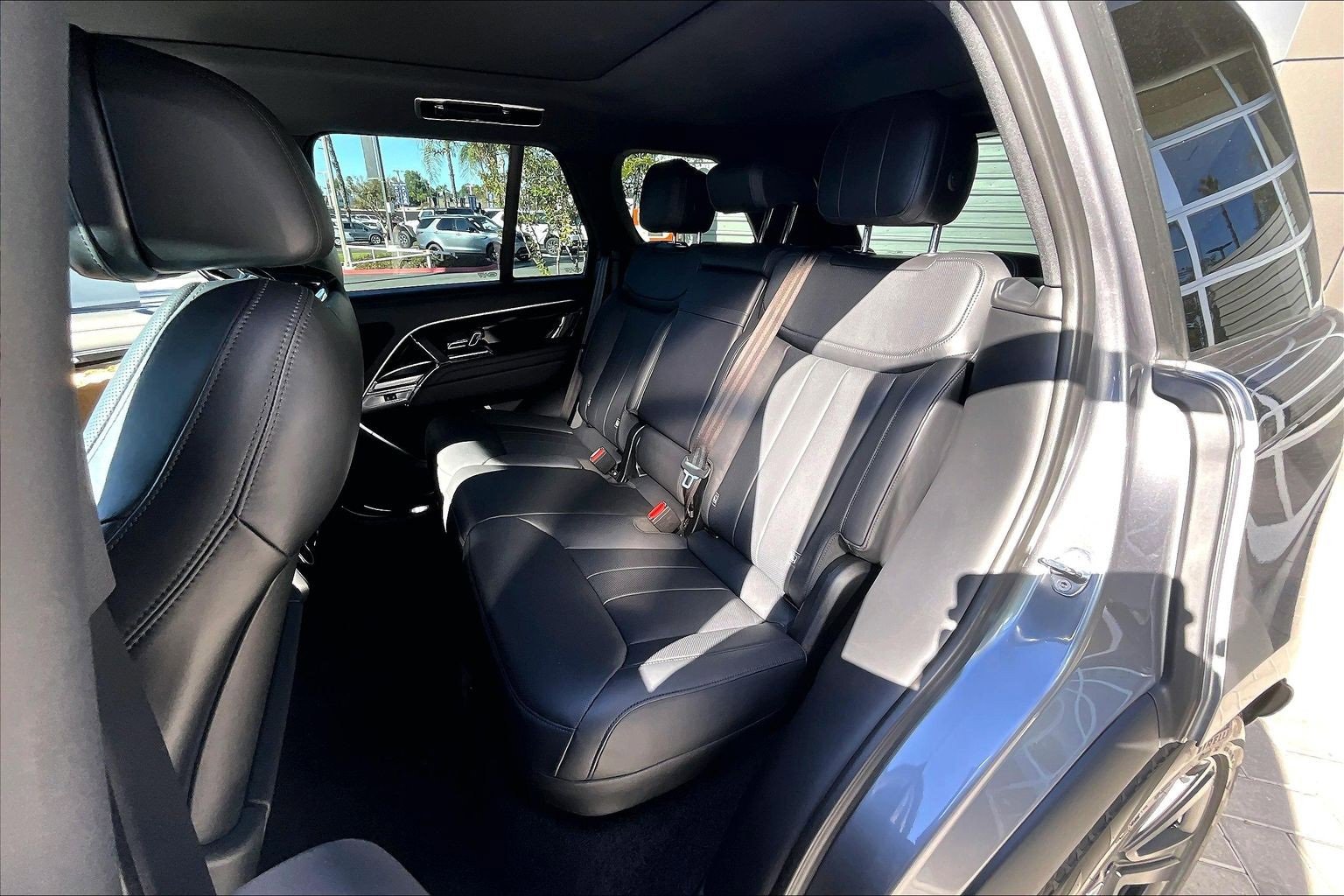 Used 2023 Land Rover Range Rover SE image 26