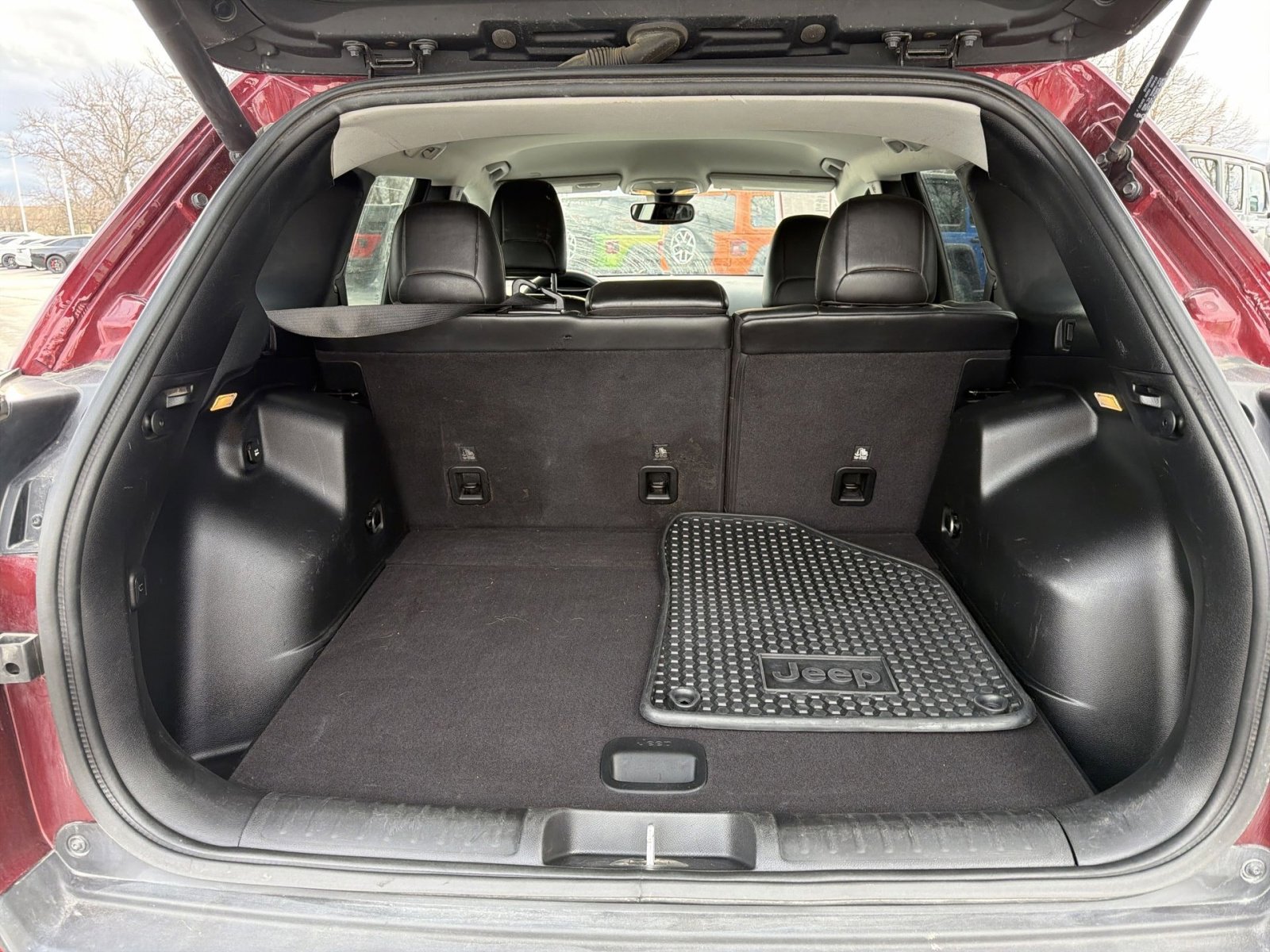 Used 2021 Jeep Cherokee Trailhawk w/ Comfort/Convenience Group image 32