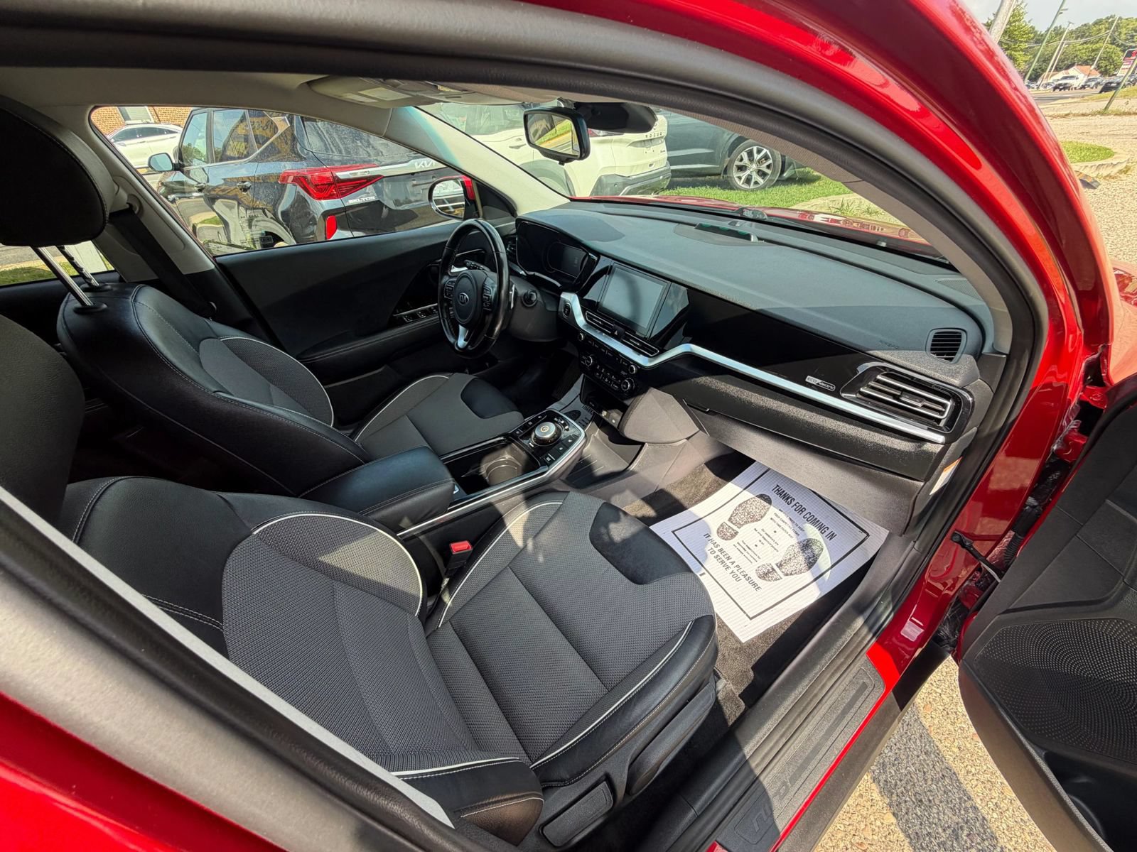 Used 2020 Kia Niro EX w/ Cold Weather Package FWD image 28