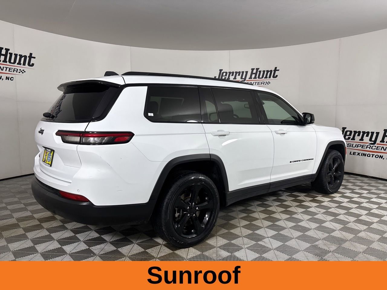 Used 2023 Jeep Grand Cherokee L Laredo image 5