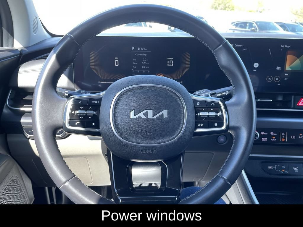 Used 2025 Kia Carnival FWD image 22