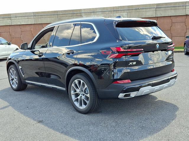 New 2026 BMW X5 xDrive40i w/ Climate Comfort Package image 3