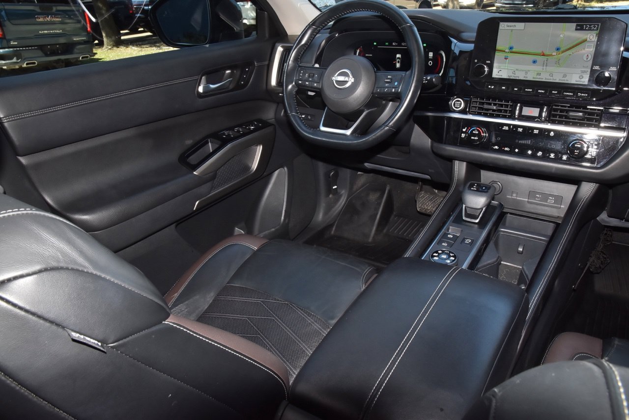 Used 2022 Nissan Pathfinder Platinum w/ Lighting Package (N93) AWD/4WD image 16