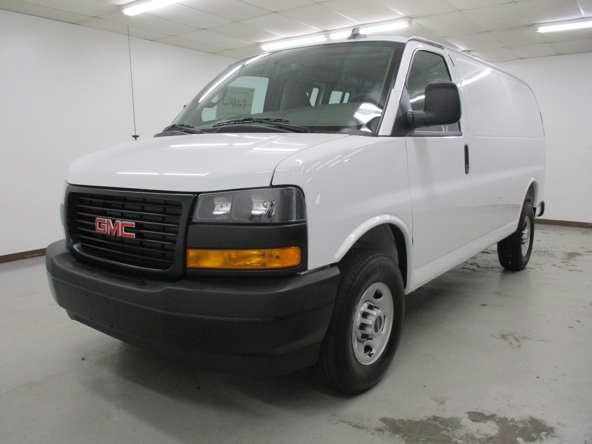 New 2025 GMC Savana 3500 image 1