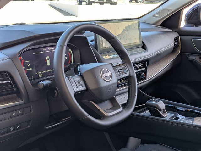 Used 2025 Nissan Rogue Platinum w/ Tech Package image 10