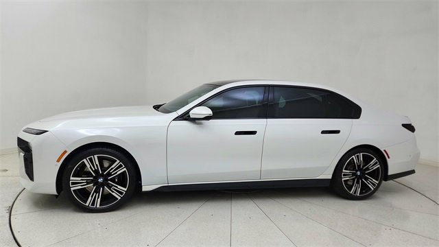 Used 2023 BMW 740i w/ Executive Package image 3
