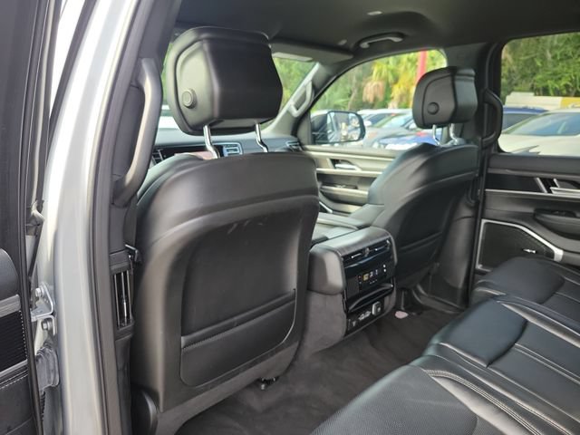 Used 2024 Jeep Wagoneer L Series II w/ Flexible Seating Group AWD/4WD image 14