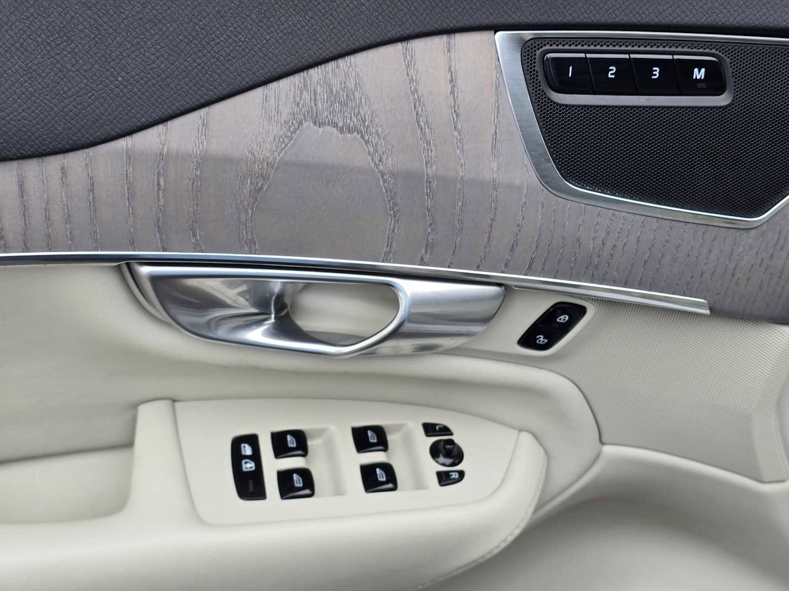 Certified 2024 Volvo XC90 T8 Plus w/ Protection Package Premier image 25