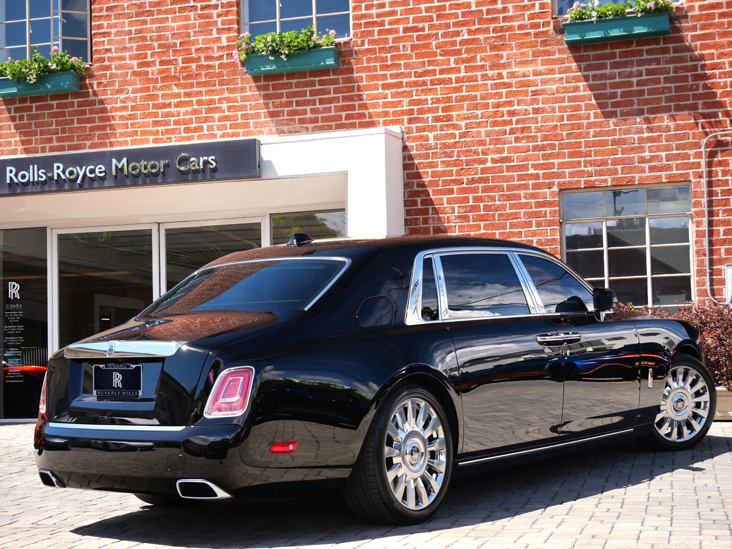 Used 2024 Rolls-Royce Phantom Extended Wheelbase w/ The Phantom Package RWD image 2