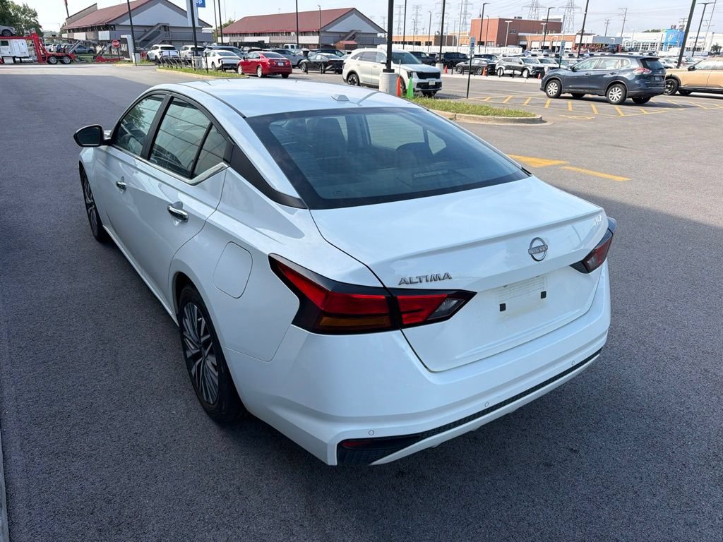 Used 2025 Nissan Altima 2.5 SV FWD image 4