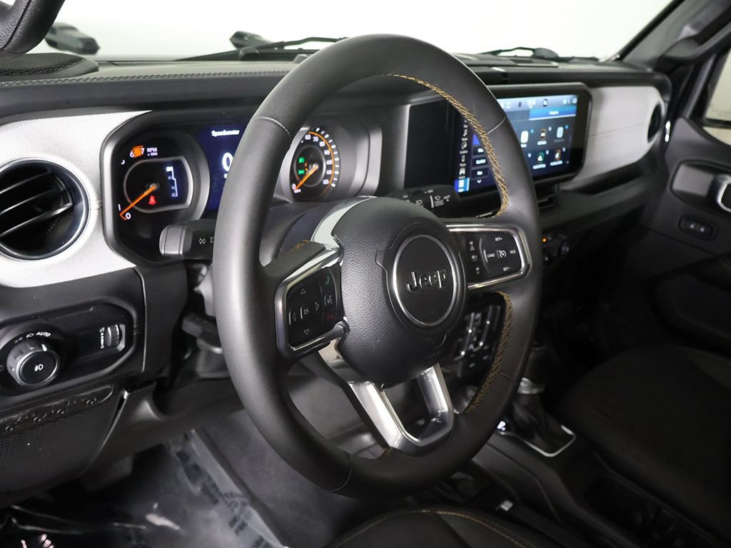 Used 2024 Jeep Wrangler Unlimited Sahara w/ Technology Group AWD/4WD image 25