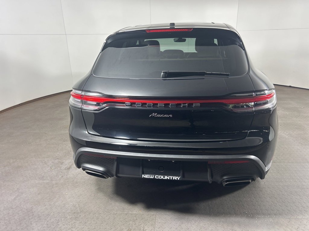 Certified 2025 Porsche Macan image 4