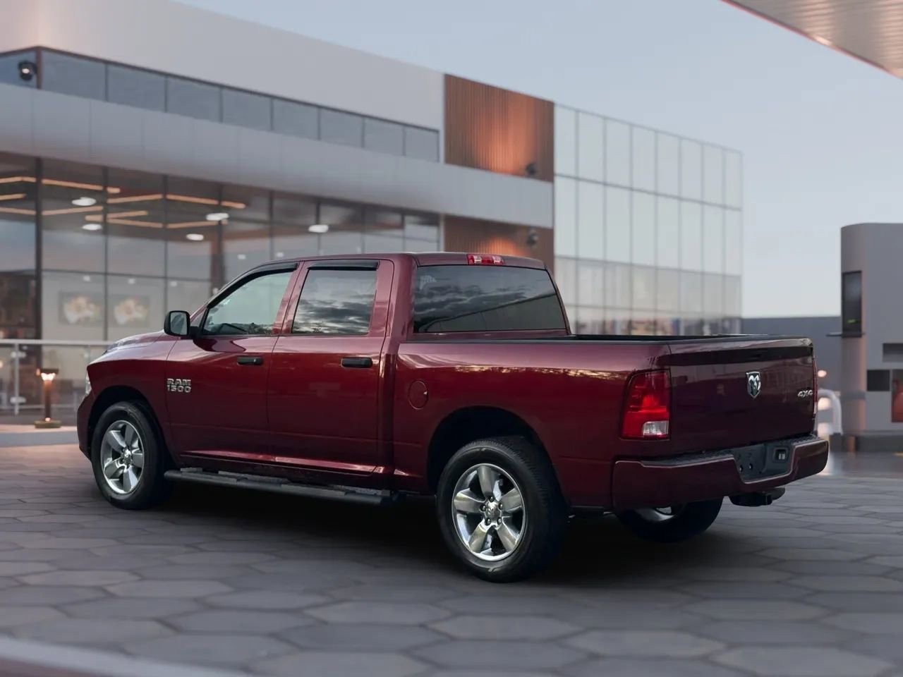 Used 2017 RAM 1500 Express AWD/4WD image 9