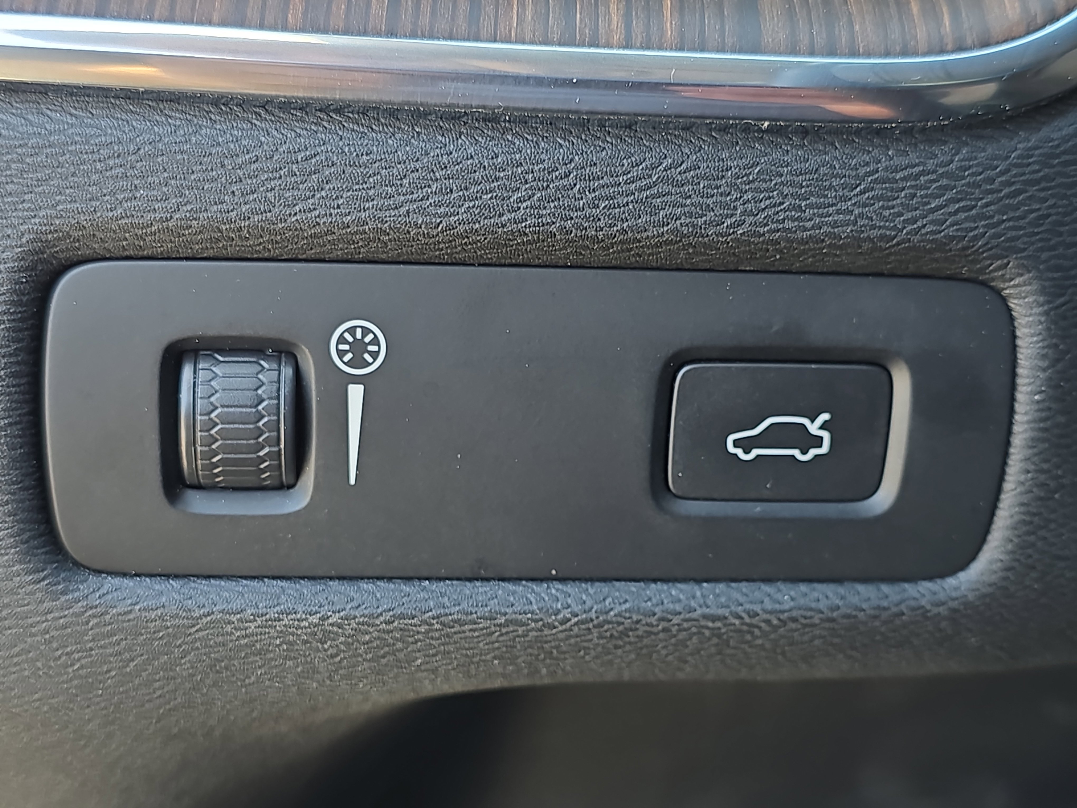 Used 2021 Volvo XC60 T5 Momentum image 26