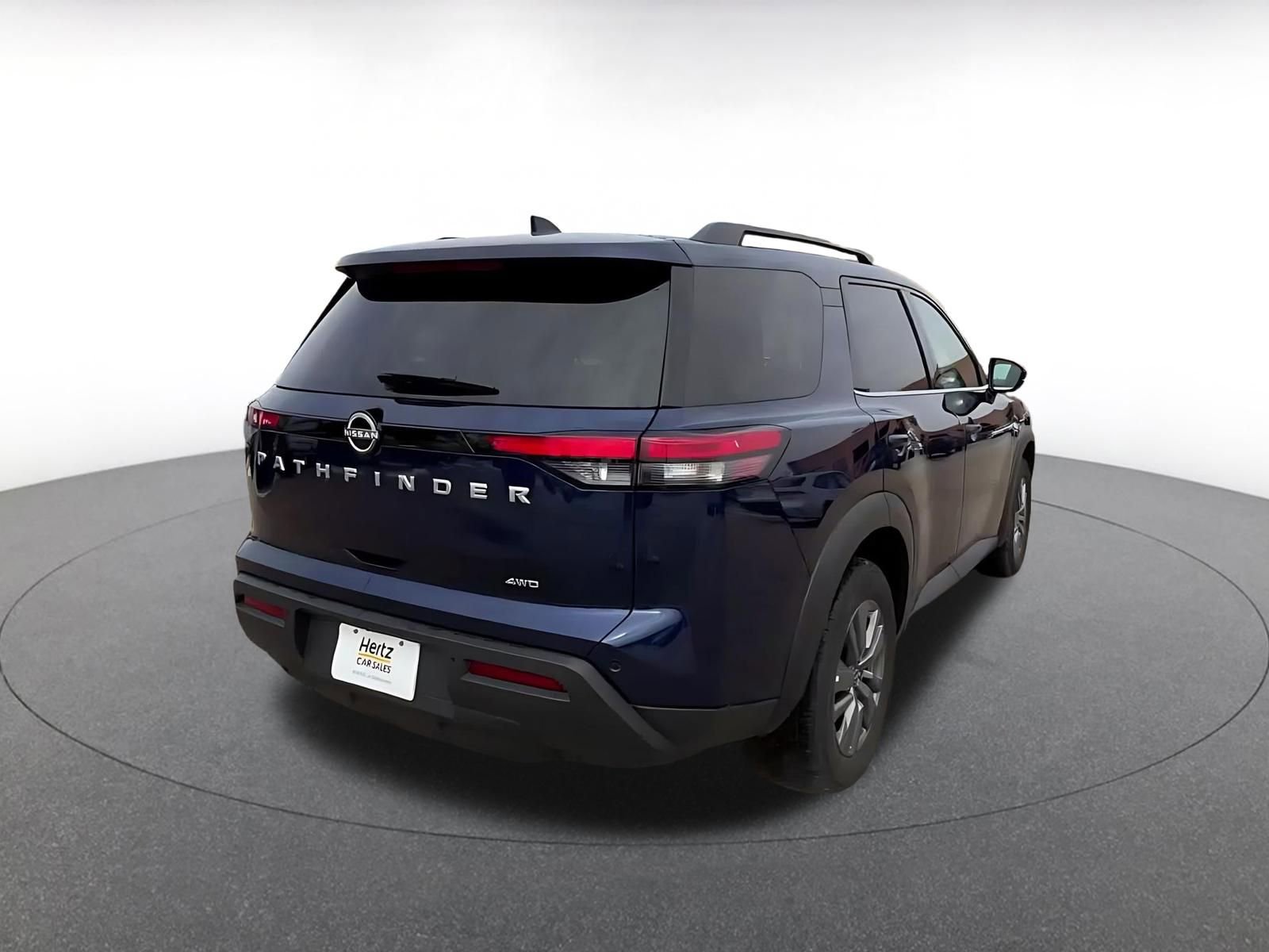 Used 2025 Nissan Pathfinder SV image 14