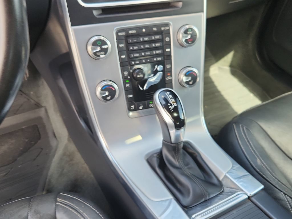 Used 2018 Volvo S60 T5 Dynamic w/ Vision Package FWD image 19