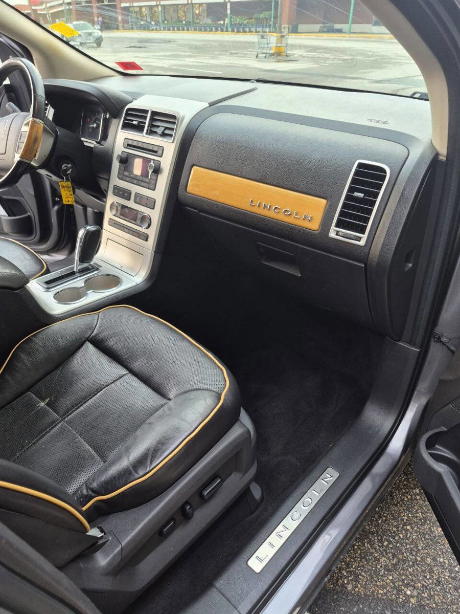 Used 2010 Lincoln MKX AWD image 40