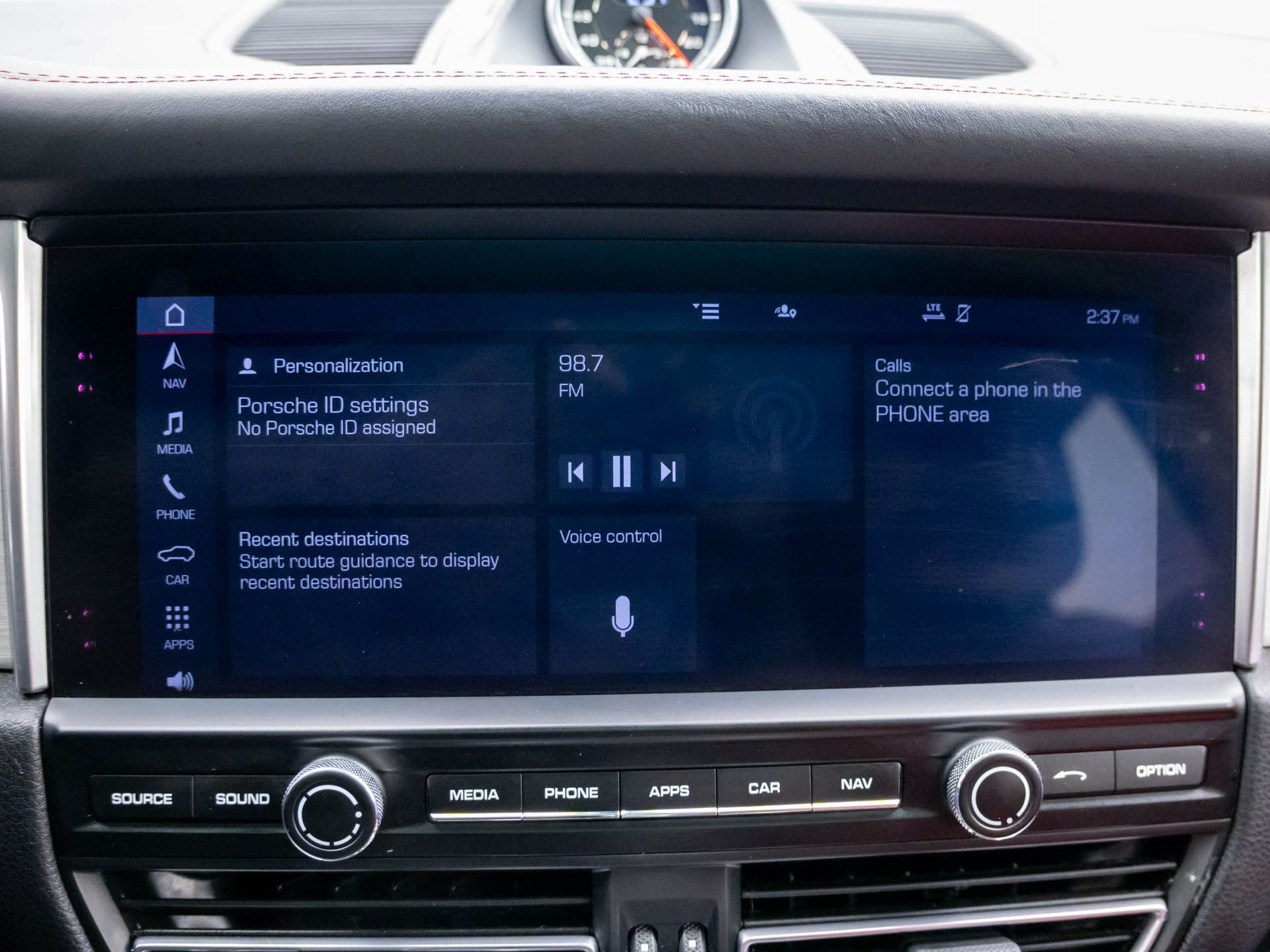 Certified 2021 Porsche Macan Turbo image 27