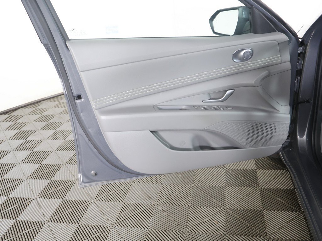 Used 2023 Hyundai Elantra SEL w/ Convenience Package FWD image 23