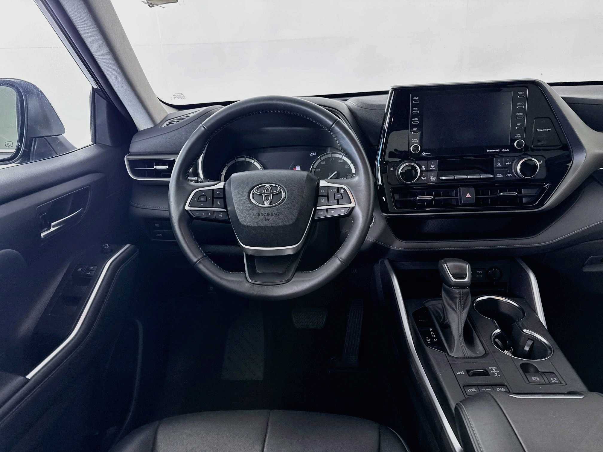 Used 2022 Toyota Highlander XLE AWD/4WD image 22