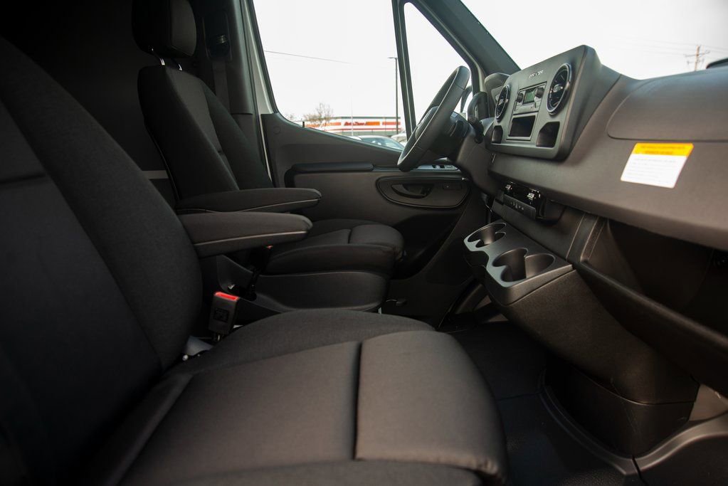 Used 2025 Mercedes-Benz Sprinter 2500 image 29
