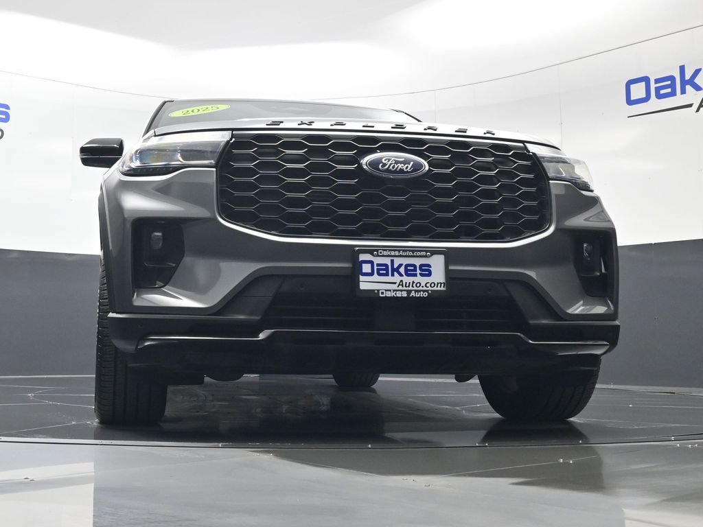 Used 2025 Ford Explorer ST-Line w/ ST-Line Street Pack image 44