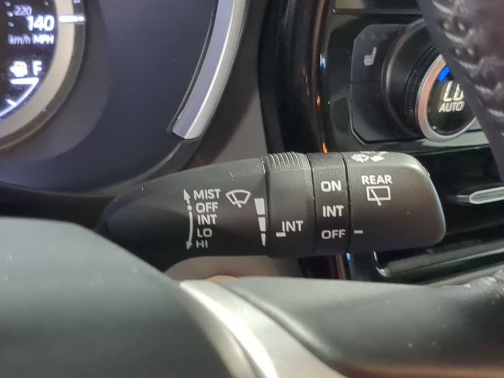 Used 2025 Toyota Highlander XLE AWD/4WD image 30