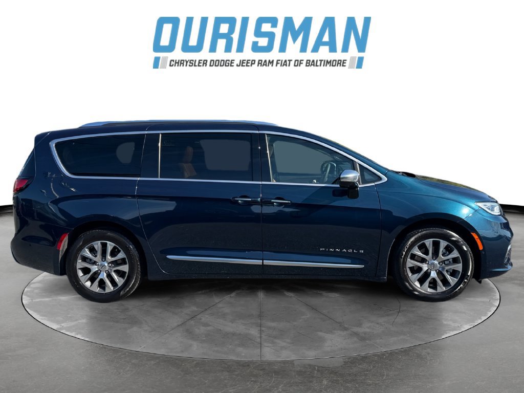 Used 2023 Chrysler Pacifica Pinnacle FWD image 7