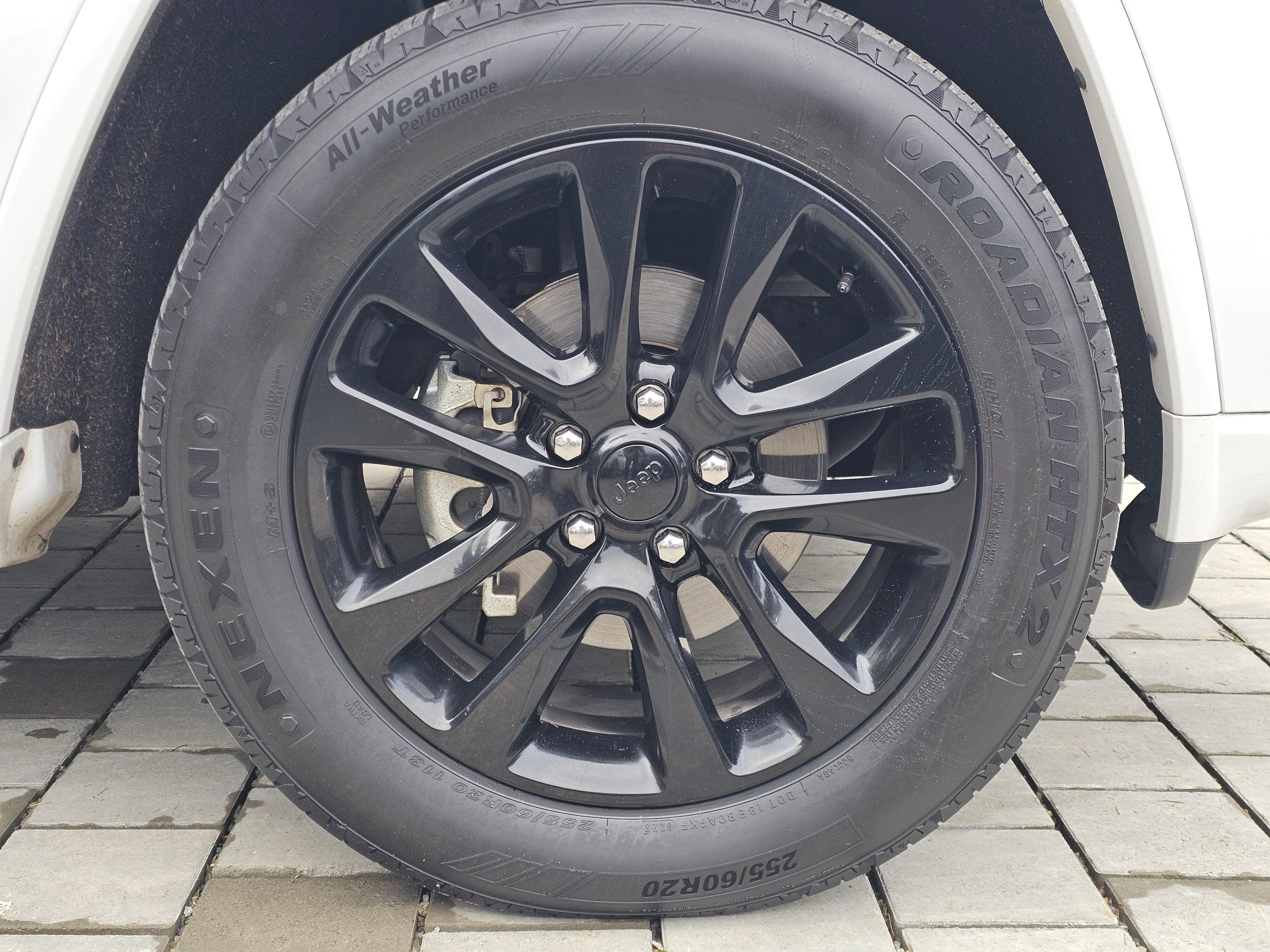 Used 2018 Jeep Grand Cherokee Altitude AWD/4WD image 9