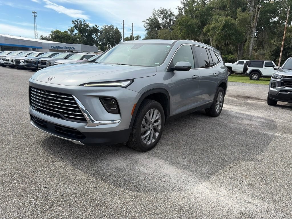 Used 2025 Buick Enclave Preferred FWD image 3