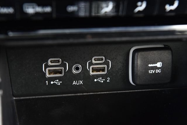 Used 2024 Jeep Grand Cherokee Laredo AWD/4WD image 17