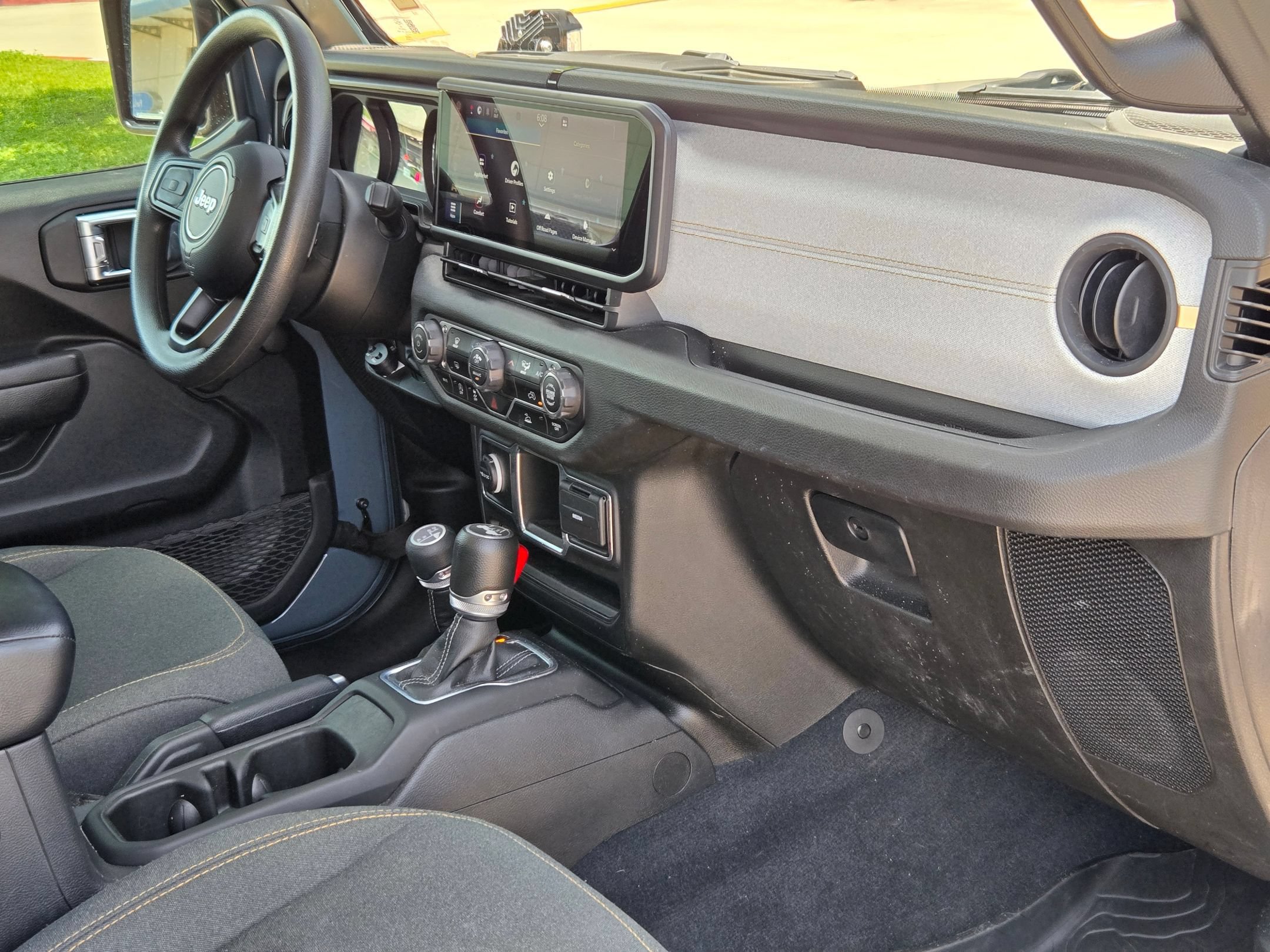 Used 2024 Jeep Wrangler Sport AWD/4WD image 28