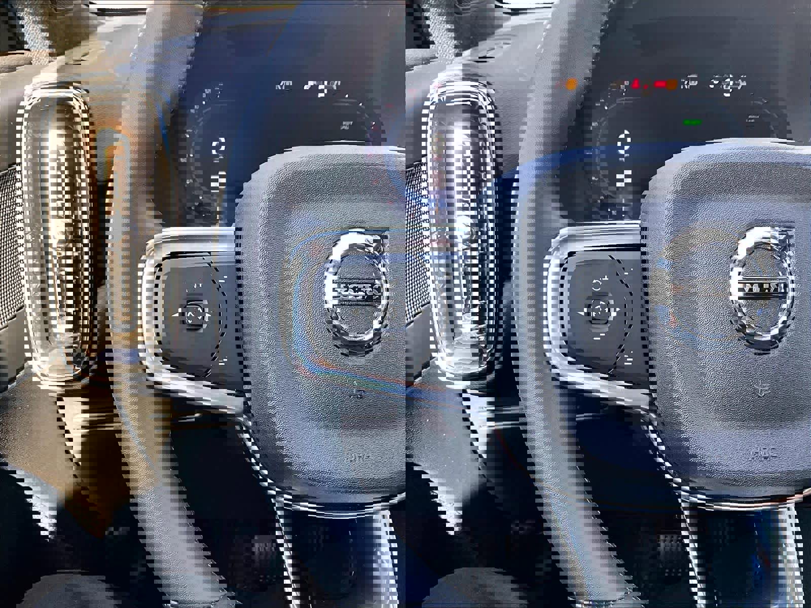 Used 2023 Volvo XC40 Recharge Plus w/ Protection Package Premier image 21