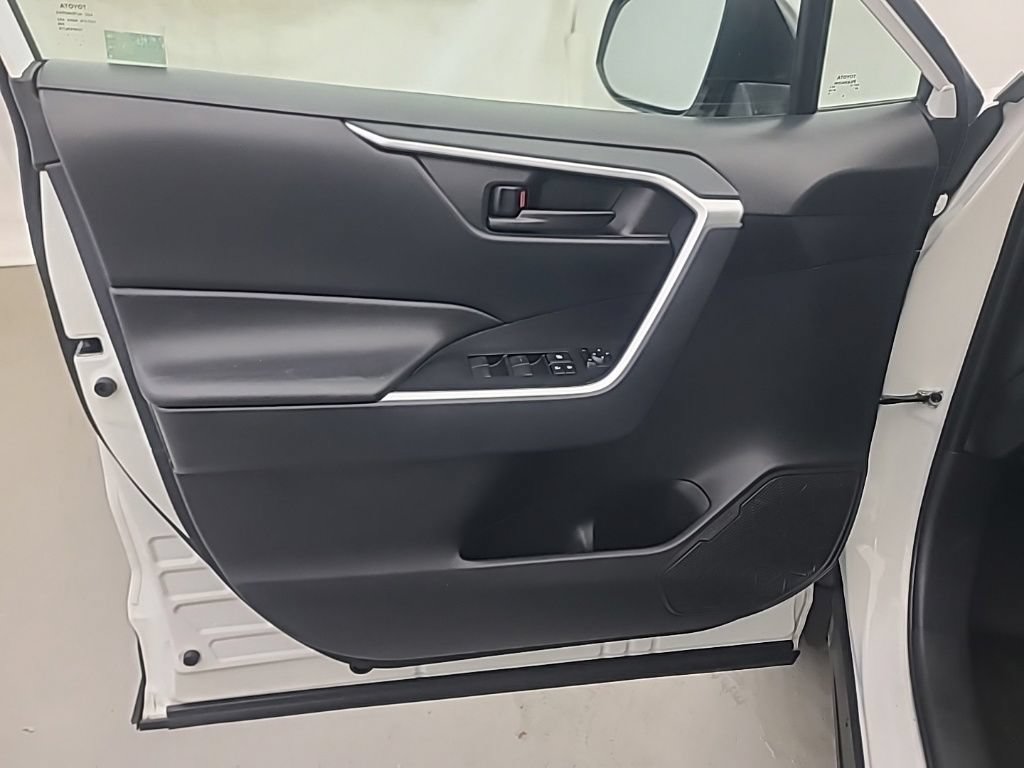Used 2025 Toyota RAV4 LE AWD/4WD image 22
