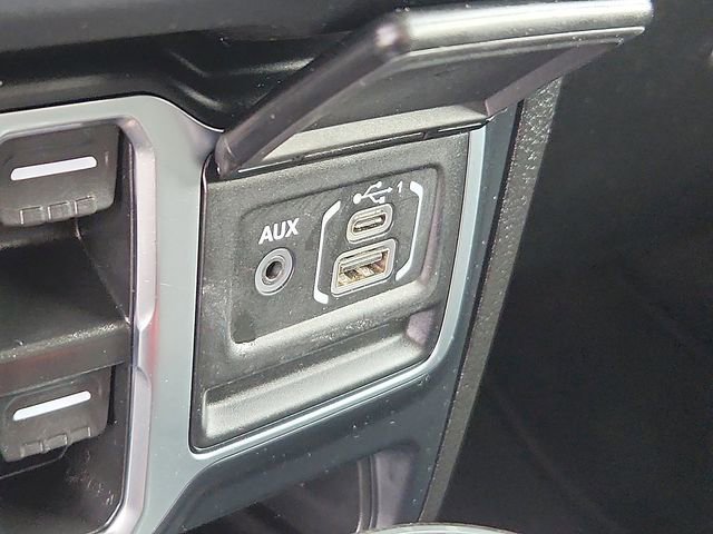 Used 2025 Jeep Wrangler Unlimited Sahara AWD/4WD image 18