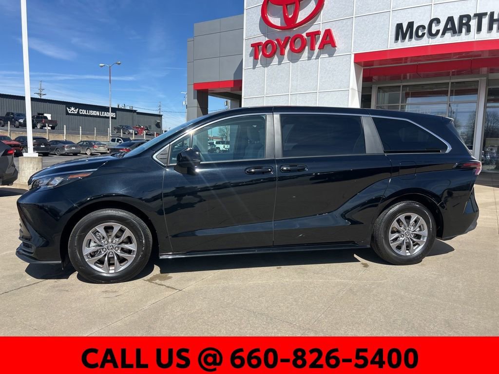 Used 2025 Toyota Sienna LE image 16