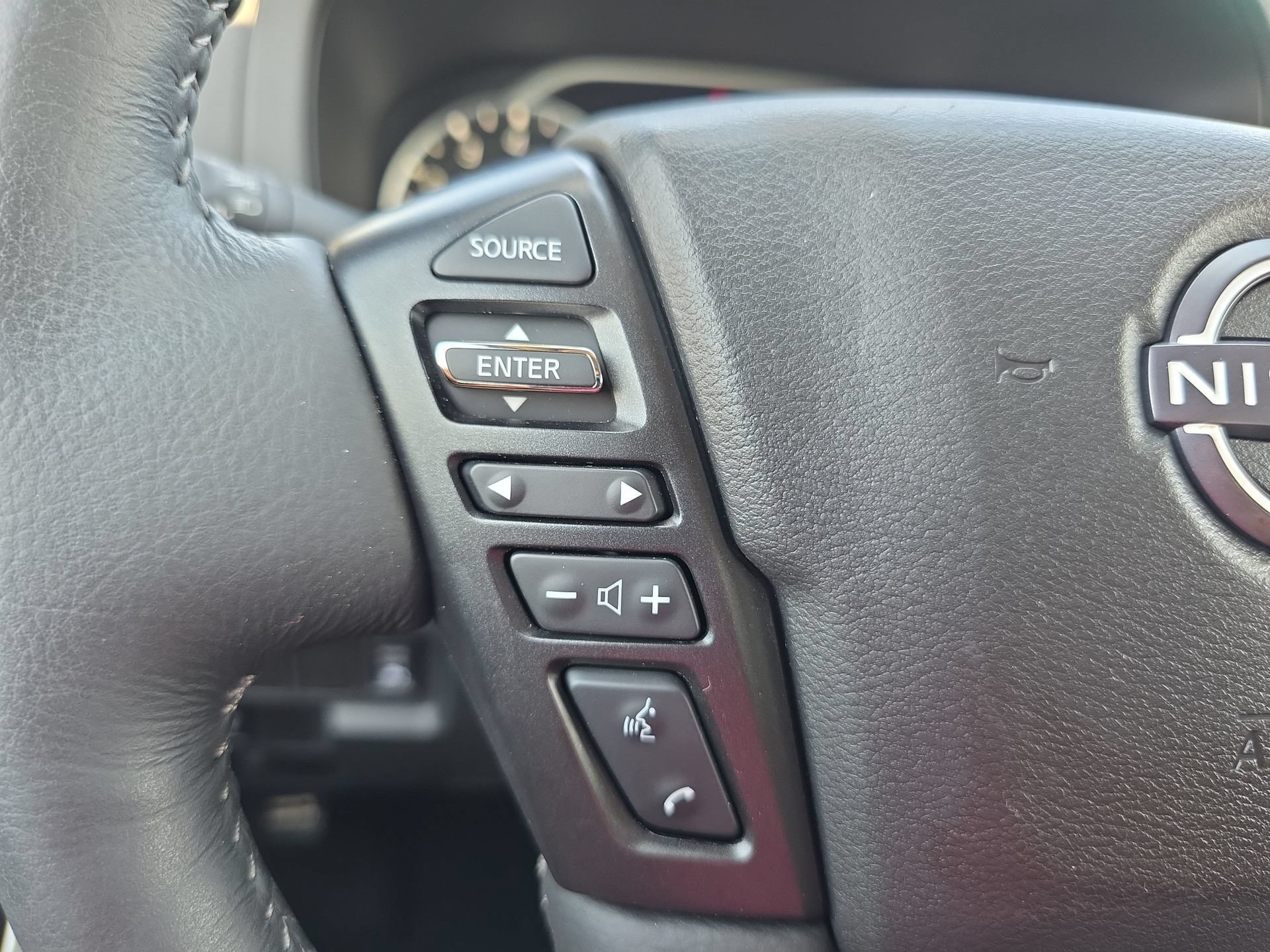 Used 2025 Nissan Frontier SV w/ SV Convenience Package RWD image 19