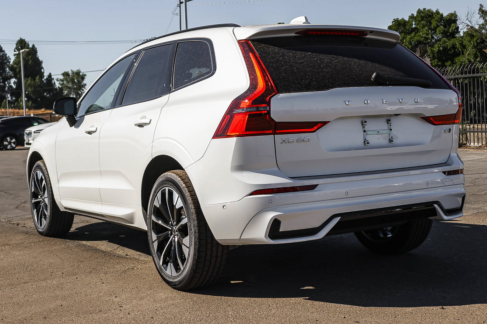 New 2026 Volvo XC60 B5 Plus w/ Climate Package AWD/4WD image 7