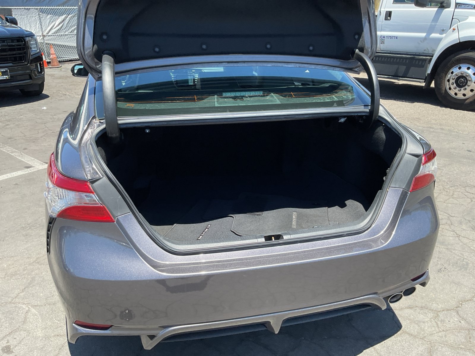 Used 2020 Toyota Camry SE w/ Carpet Mat Package FWD image 25