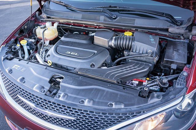 Used 2017 Chrysler Pacifica Touring-L Plus image 37