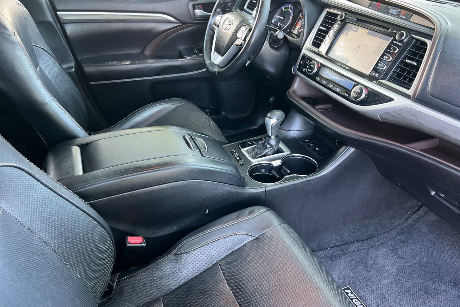 Used 2017 Toyota Highlander Limited w/ Carpet Mat Package AWD/4WD image 21