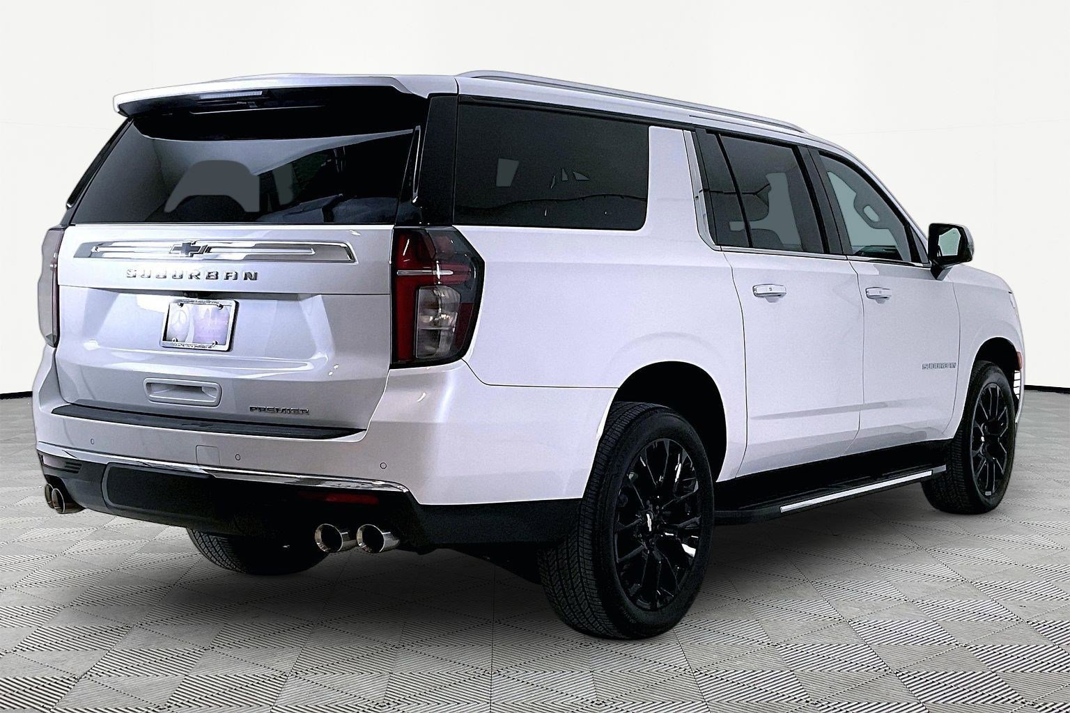 Used 2024 Chevrolet Suburban Premier w/ Premium Package 2 AWD/4WD image 6