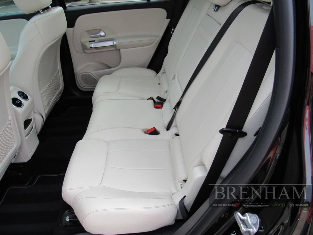 Used 2022 Mercedes-Benz GLB 250 w/ Premium Package image 17