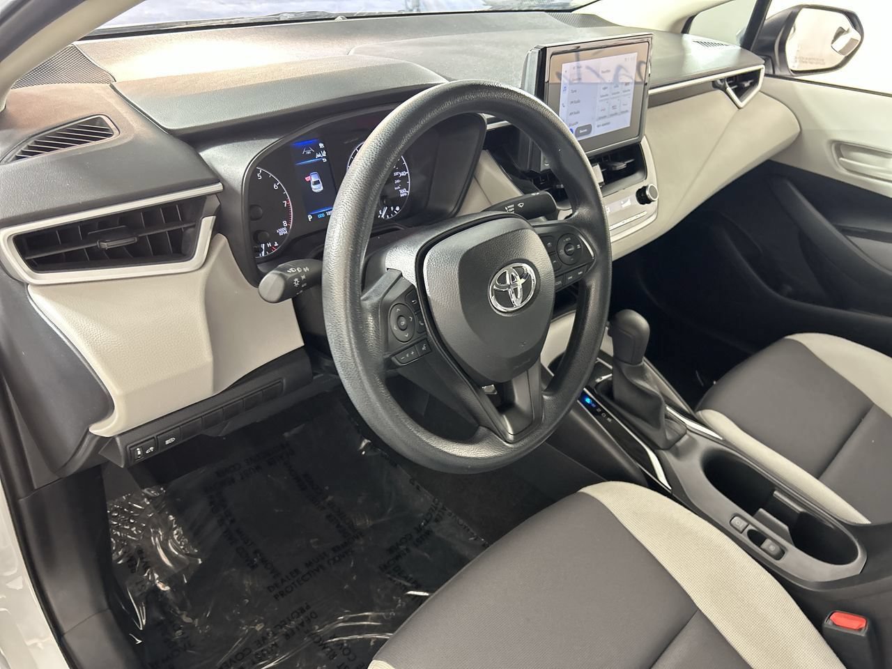 Used 2025 Toyota Corolla LE FWD image 12