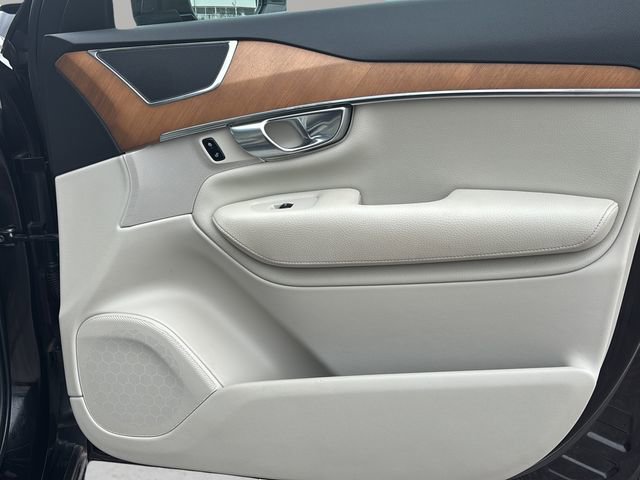 Used 2021 Volvo XC90 T6 Momentum w/ Advanced Package AWD/4WD image 9